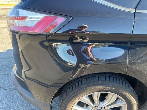 Used 2020 Ford Edge Titanium image 15