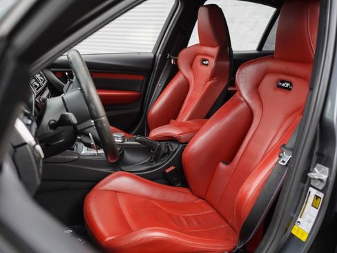 Used 2018 BMW M3 image 24