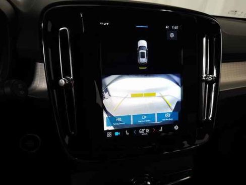 Used 2025 Volvo XC40 B5 Core image 27