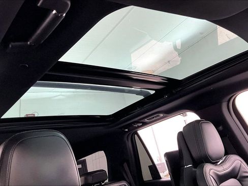 Used 2018 Lincoln Navigator Reserve w/ Technology Package image 21