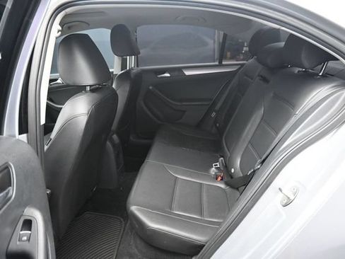 Used 2015 Volkswagen Jetta TDI SE FWD image 10