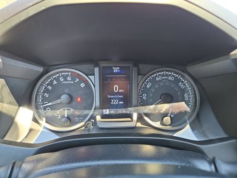 Used 2023 Toyota Tacoma TRD Off-Road AWD/4WD image 15