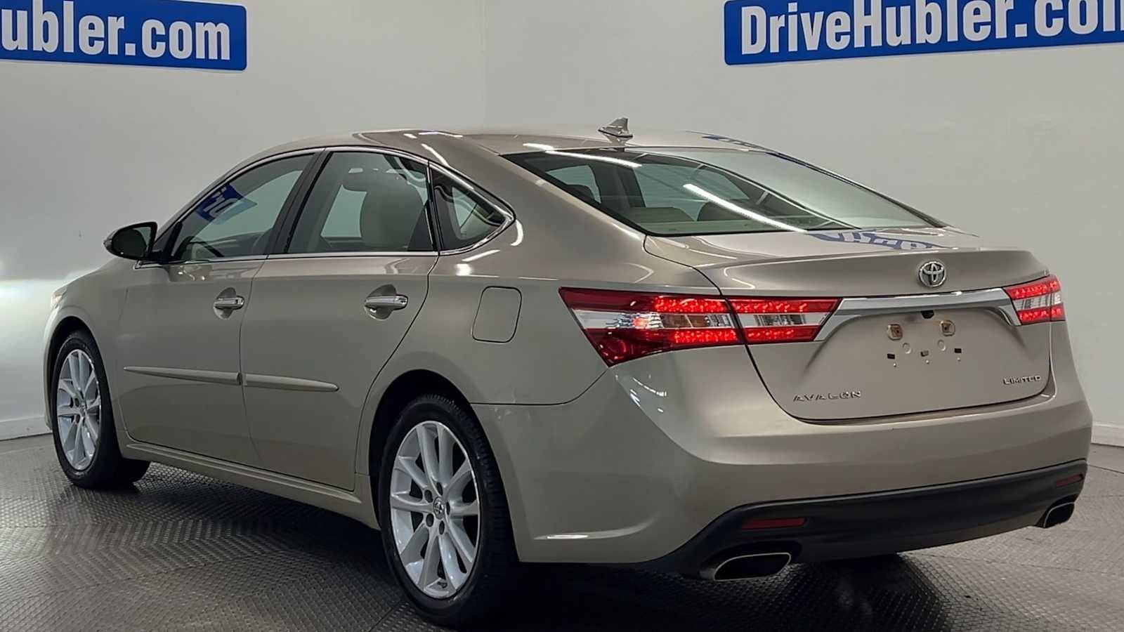 Used 2015 Toyota Avalon Limited w/ Technology Package FWD image 6