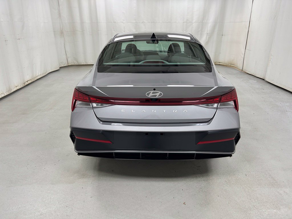 Used 2025 Hyundai Elantra SEL FWD image 6
