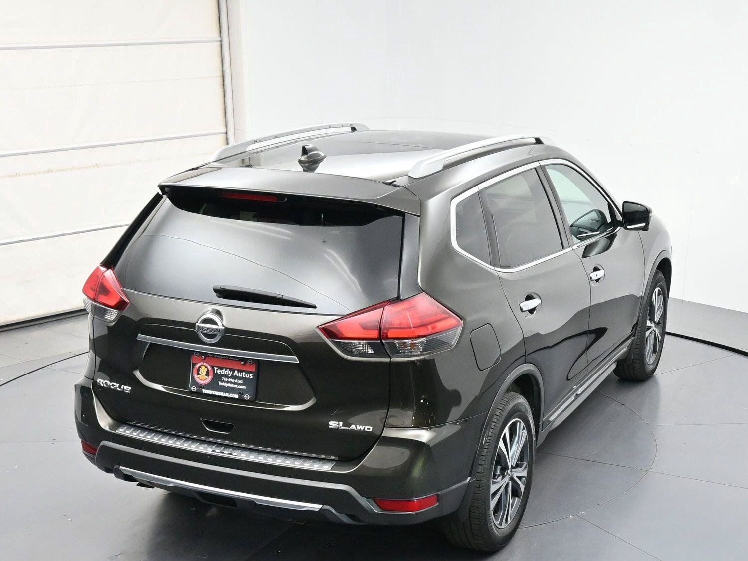 Used 2017 Nissan Rogue SL w/ SL Premium Package AWD/4WD image 32