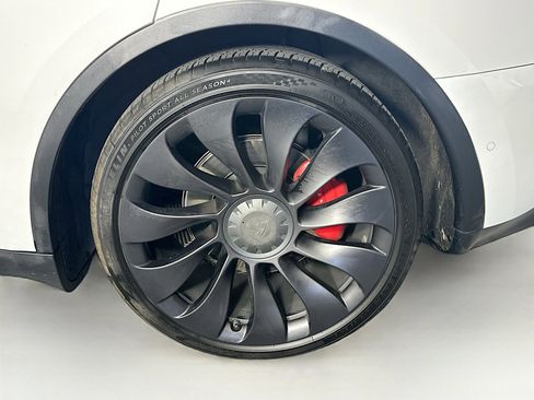 Used 2022 Tesla Model Y Performance AWD/4WD image 11