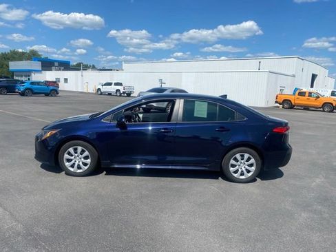 Used 2025 Toyota Corolla LE w/ Convenience Package FWD image 19