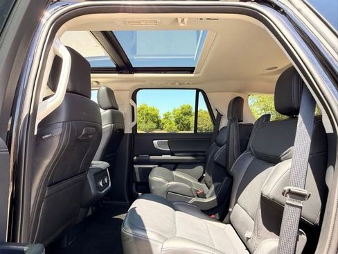 Used 2025 Ford Expedition Platinum AWD/4WD image 13