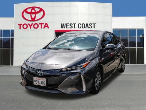 Used 2022 Toyota Prius Prime XLE FWD image 1
