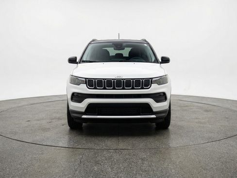Used 2025 Jeep Compass Limited AWD/4WD image 2
