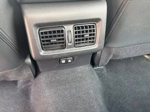 Used 2025 Toyota Camry SE FWD image 19
