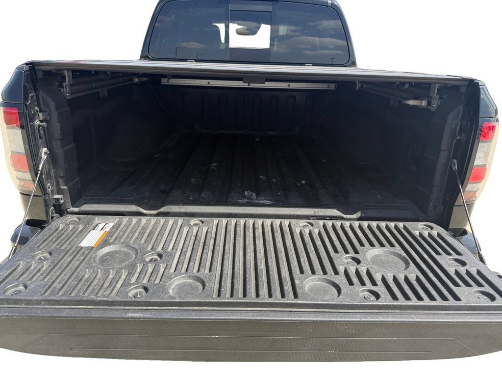 Used 2024 Nissan Frontier SL w/ Technology Package RWD image 18