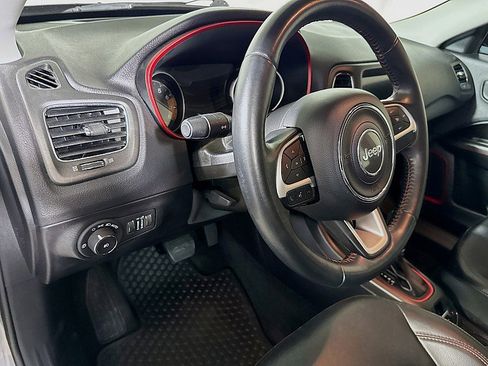 Used 2019 Jeep Compass Trailhawk AWD/4WD image 9