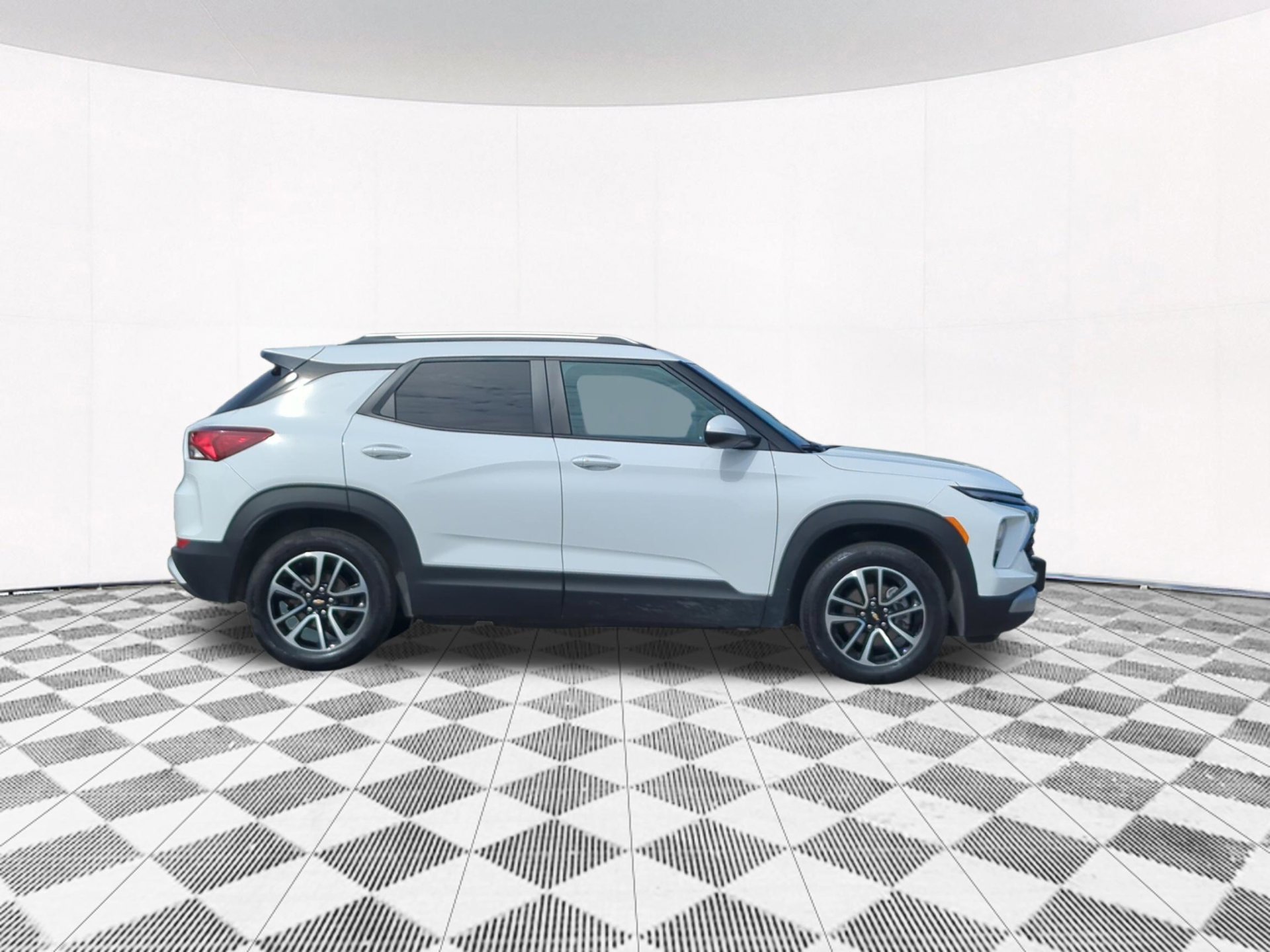 Used 2025 Chevrolet TrailBlazer LT AWD/4WD image 7