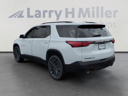 Used 2023 Chevrolet Traverse RS image 3