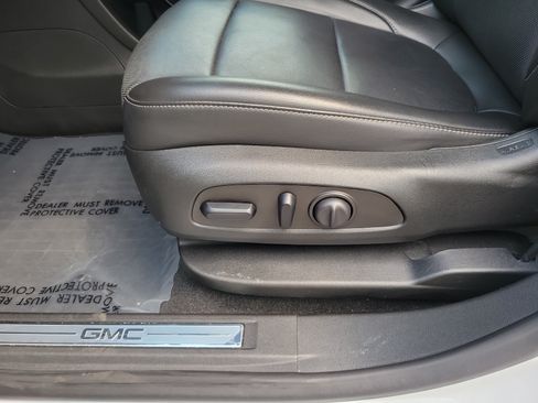 Used 2023 GMC Acadia SLT FWD image 13