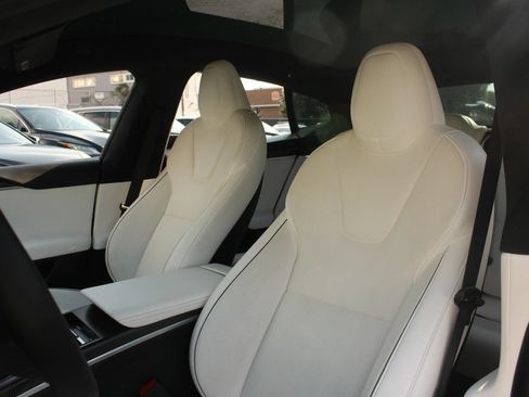 Used 2022 Tesla Model S Plaid AWD/4WD image 18