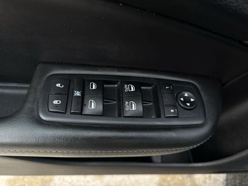 Used 2015 Chrysler 200 S w/ Comfort Group image 23