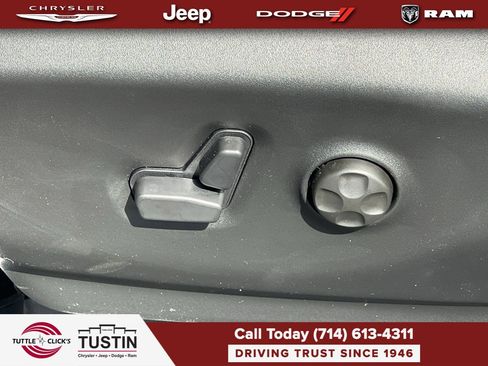New 2026 Chrysler Pacifica Limited w/ Uconnect Theater Family Group FWD image 22