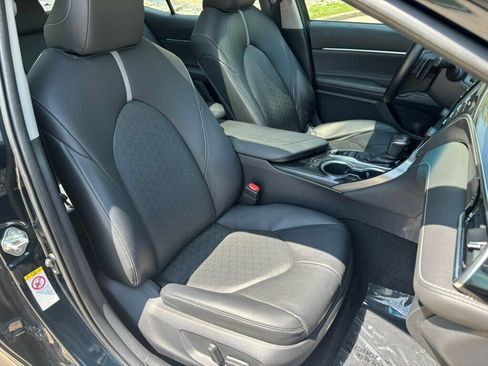 Used 2018 Toyota Camry XSE FWD image 12