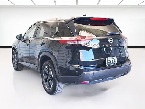 Used 2024 Nissan Rogue SV image 6
