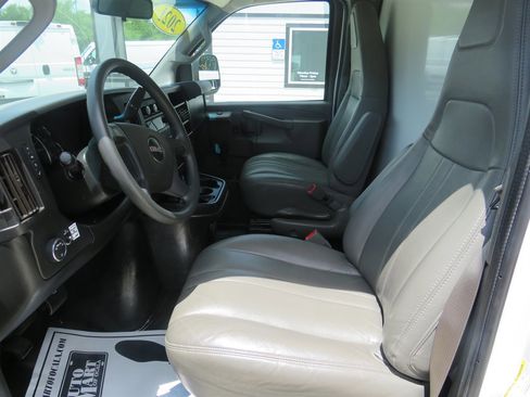 Used 2021 GMC Savana 3500 RWD image 4