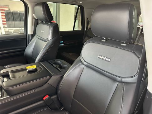 Used 2025 Ford Expedition Max Platinum w/ Driver's Package AWD/4WD image 22