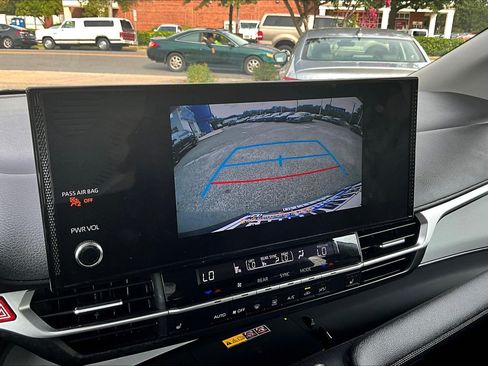 Used 2025 Toyota Sienna XLE FWD image 23