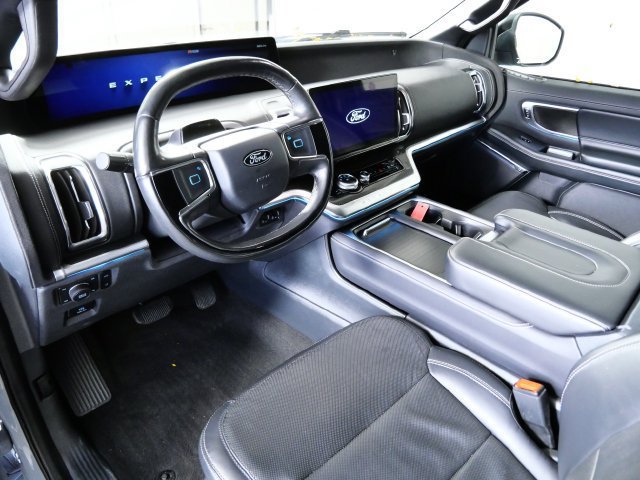 Used 2025 Ford Expedition Max Platinum w/ Stealth Performance Package AWD/4WD image 5