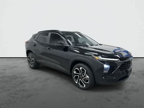 Used 2024 Chevrolet Trax RS w/ Sunroof Package FWD image 5