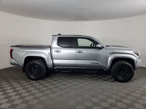 Used 2025 Toyota Tacoma TRD Sport image 3
