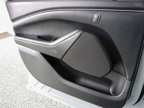 Used 2022 Ford Mustang Mach-E Select image 21