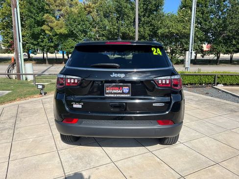 Used 2024 Jeep Compass Latitude AWD/4WD image 12