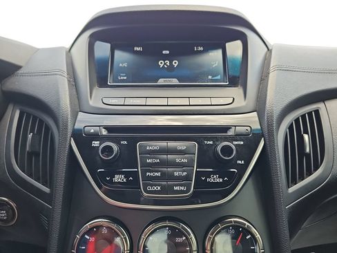 Used 2016 Hyundai Genesis Coupe 3.8 RWD image 21