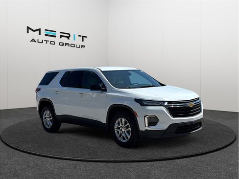 Used 2023 Chevrolet Traverse LS FWD image 1
