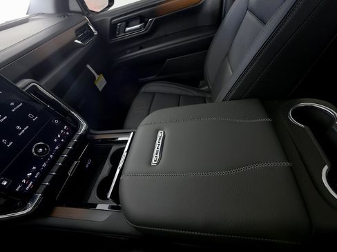 Used 2026 GMC Yukon Denali w/ Sun & Power Step Package image 37