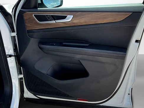 Used 2024 Volkswagen Atlas SE image 26