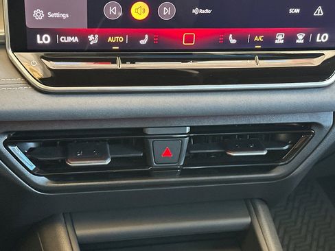New 2026 Volkswagen Tiguan SE R-Line FWD image 18