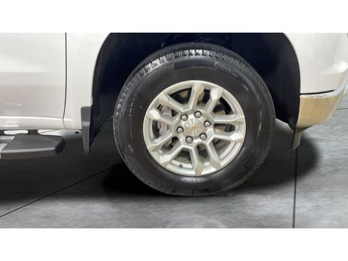 Used 2024 Chevrolet Silverado 1500 LT w/ Convenience Package II AWD/4WD image 19
