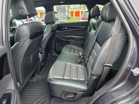 Used 2017 Kia Sorento SX image 9