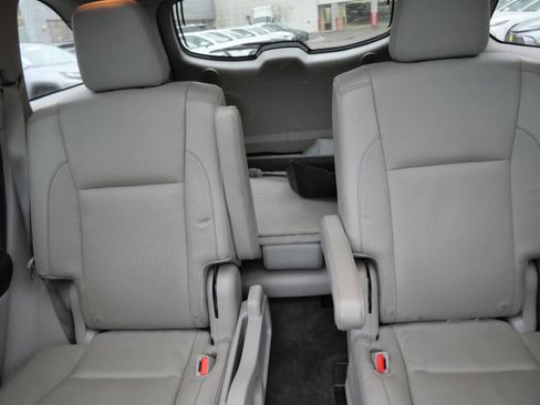 Used 2016 Toyota Highlander Limited Platinum AWD/4WD image 13