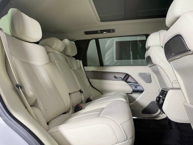Used 2025 Land Rover Range Rover Long Wheelbase Autobiography AWD/4WD image 29