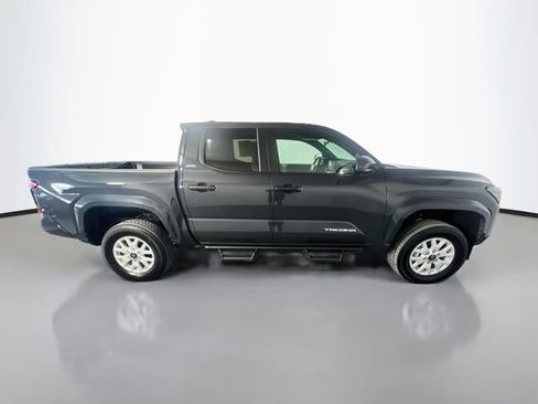 Used 2025 Toyota Tacoma SR5 AWD/4WD image 9