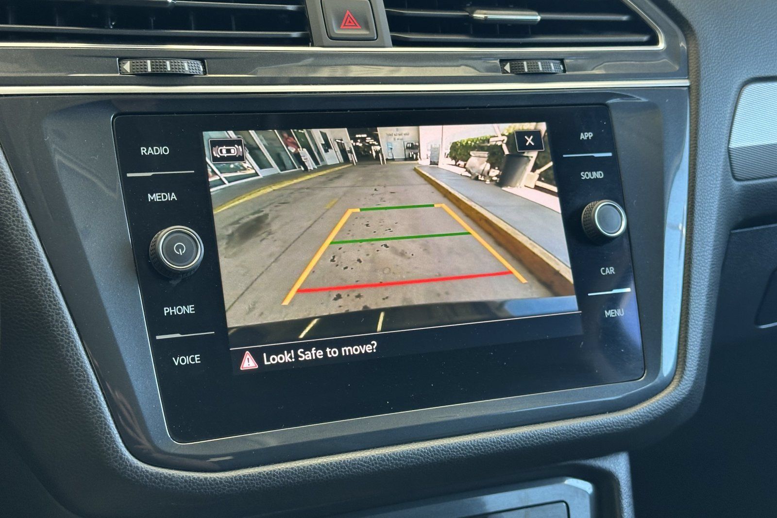 Used 2024 Volkswagen Tiguan SE FWD image 19
