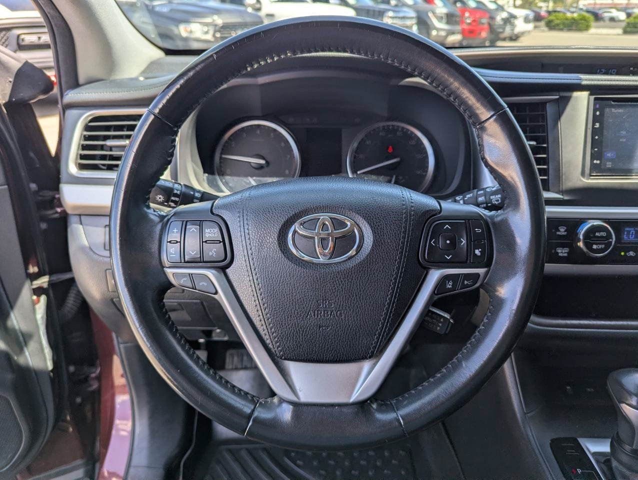 Used 2017 Toyota Highlander Limited AWD/4WD image 14