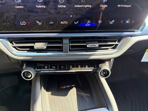 New 2026 Chevrolet Equinox EV LT image 31