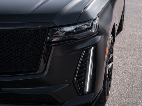 Used 2023 Cadillac Escalade V w/ LPO, ONYX Package image 6