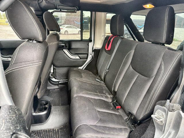 Used 2016 Jeep Wrangler Unlimited Rubicon w/ Connectivity Group AWD/4WD image 20
