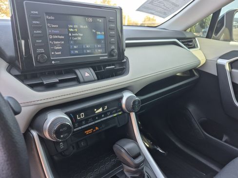 Certified 2022 Toyota RAV4 XLE w/ Convenience Package AWD/4WD image 11