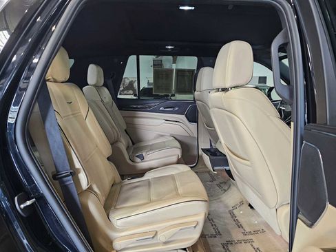 Used 2023 Cadillac Escalade Premium Luxury w/ Performance Package AWD/4WD image 12